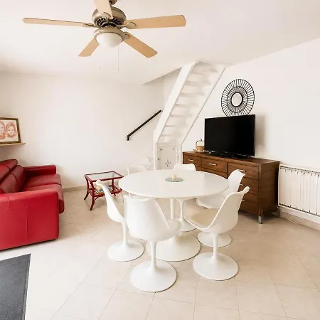 Air-conditioned With Swimming Pool And Terrace Porte Du Village Naturiste 펜션 *